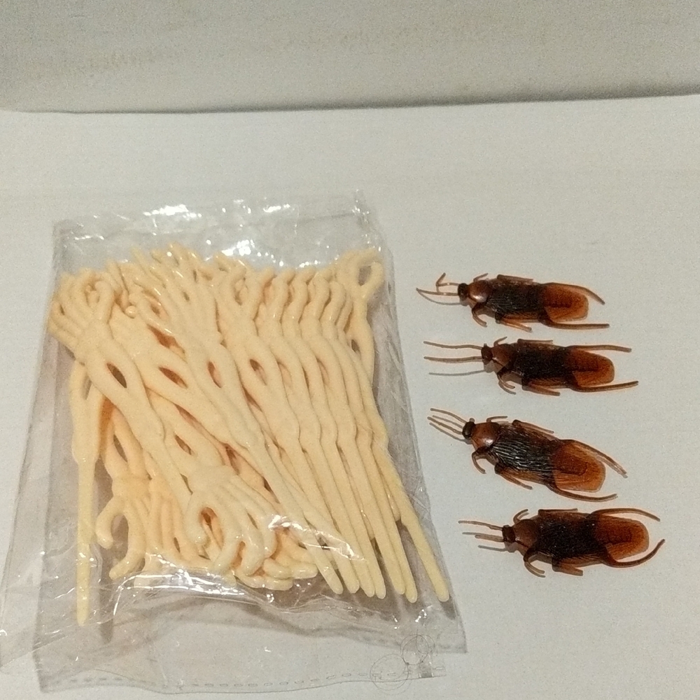 Halloween Skeleton Hand Silicone Cocktail Picks W/Waterbugs Roaches 🆕